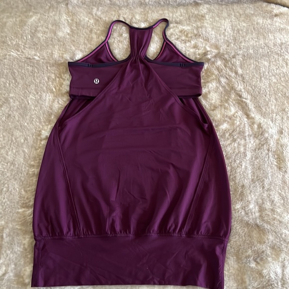 Lululemon tank top with build in bra - Picture 2 of 9